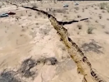 Земята в Мексико се разцепи, прекъсна магистрала