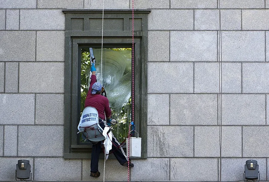 Харчим все повече за почистване и охрана