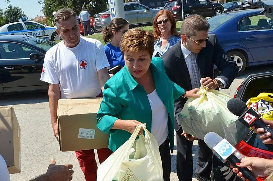 Кристалина Георгиева пропуска кофата, дарява пари за Мизия