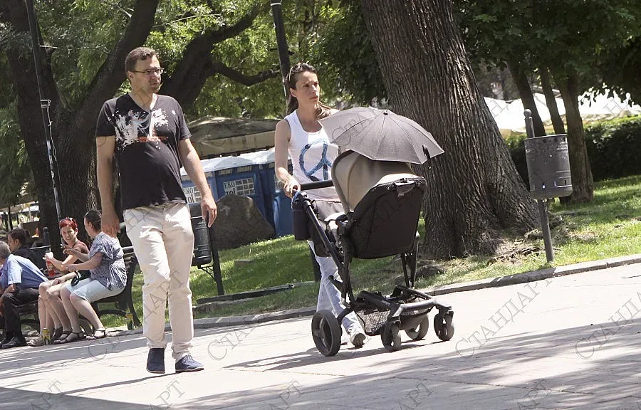 Родители на протест заради забавени детски надбавки