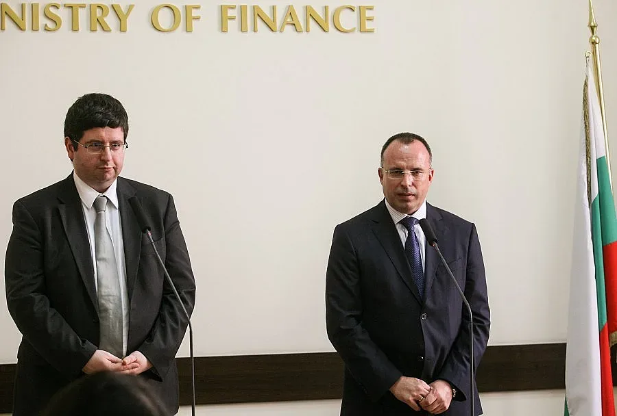 Данъци и европроекти пробиха хазната