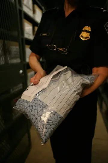 Китаец слагал виагра в ракия