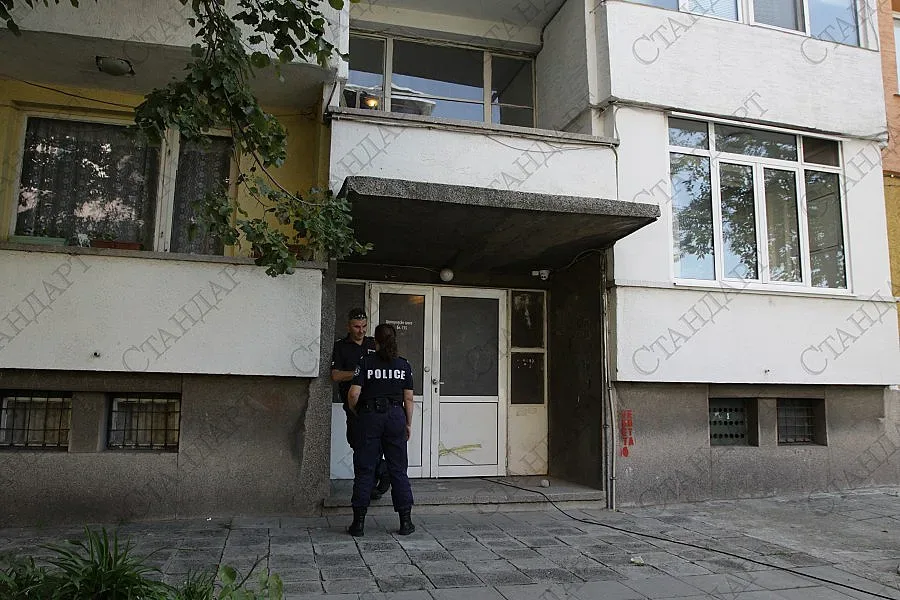 Пострадалата в асансьора убиец остава в кома