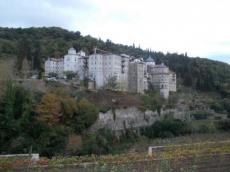 Покаянието тегли към Атон