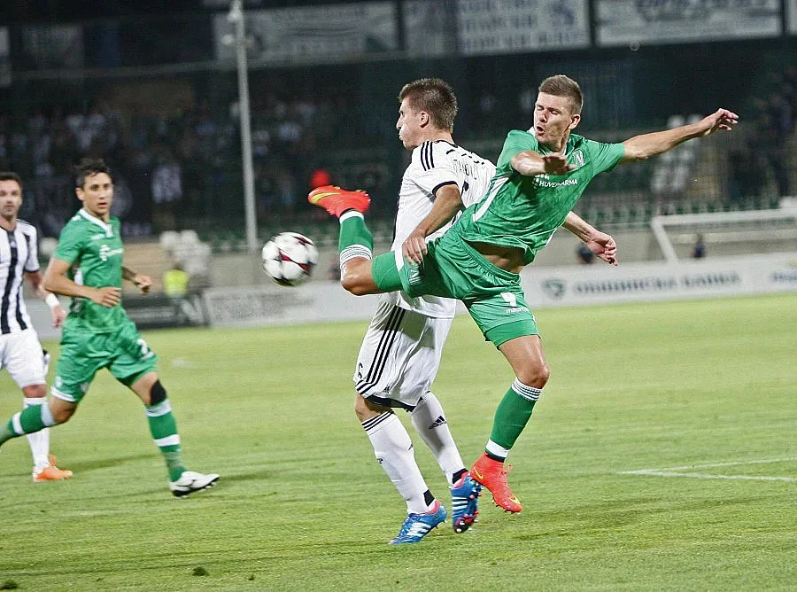 "Стяуа" се скри в кино преди мача с "орлите"