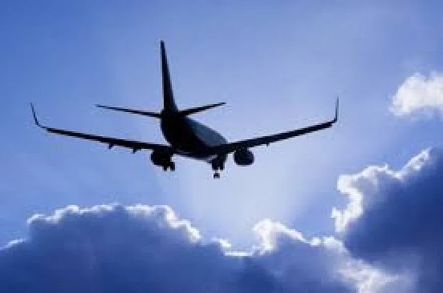 Самолет кръжи заради спящи диспечери