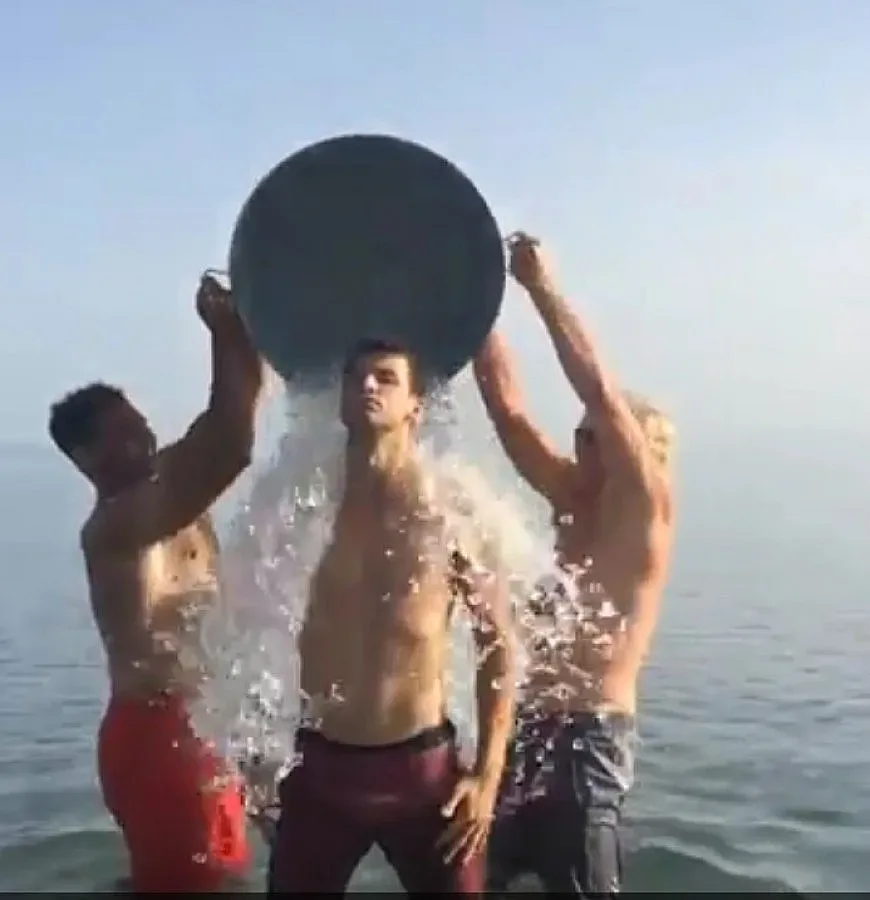 ВИДЕО: Гришо се включи в битката срещу АЛС с "Ледена кофа"