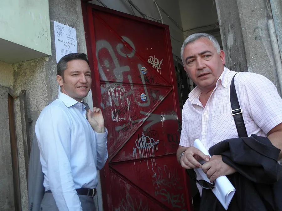 Миков с рамо за Вигенин