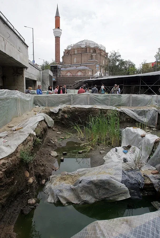 Фандъкова спасява на пожар Ларгото