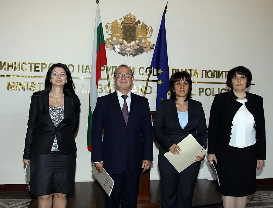 Вдигат осигуровките на 35 професии