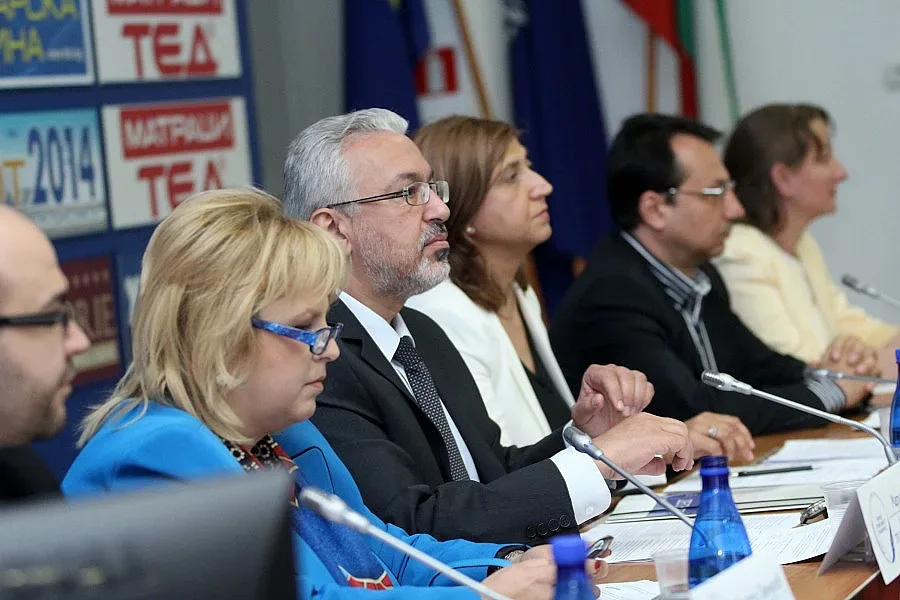 Десните: Можем да помогнем на хората