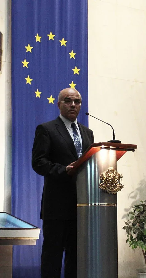 Бакалов затяга мерките за купуването на гласове