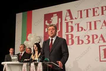 Първанов дава път на младите, остава в политиката