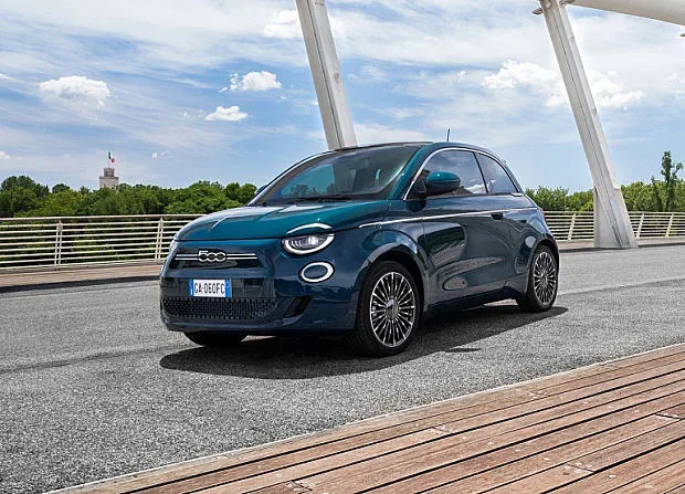 Край! Спират легендарна кола, обявена за най-грозната