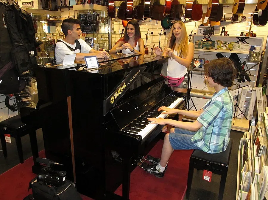 Наш пианист взриви мол в Атина с концерт