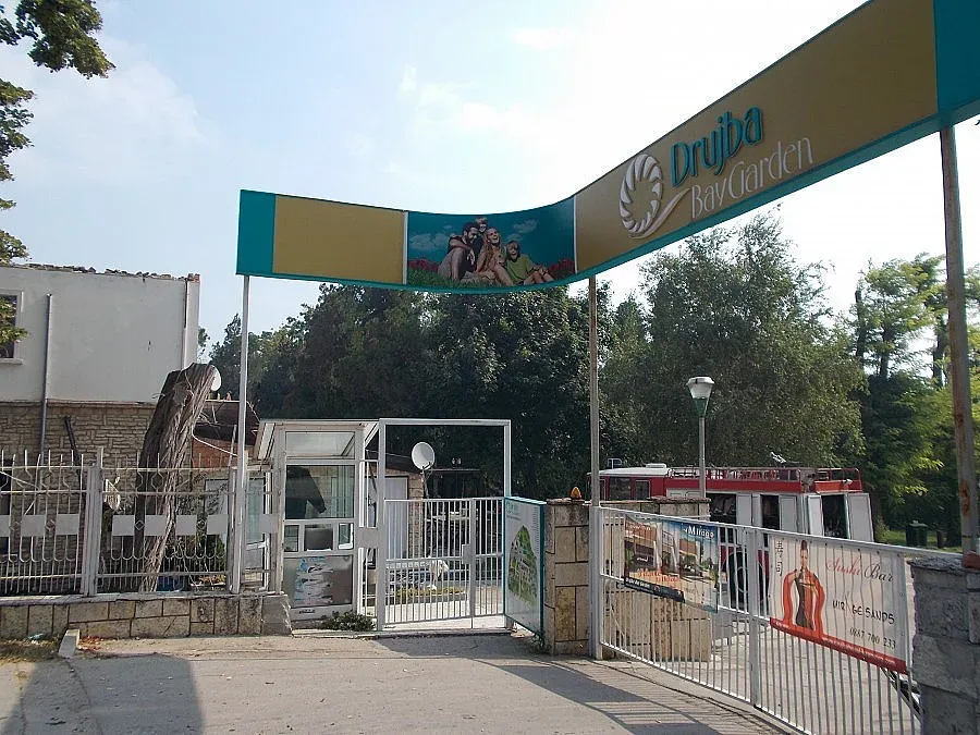 Търсят кой подпали лагера в Кранево