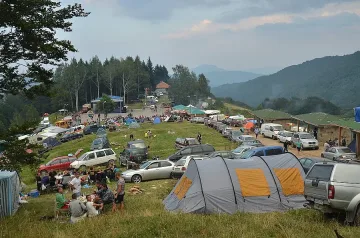 Хиляди куфяха на нощно парти под Копрен