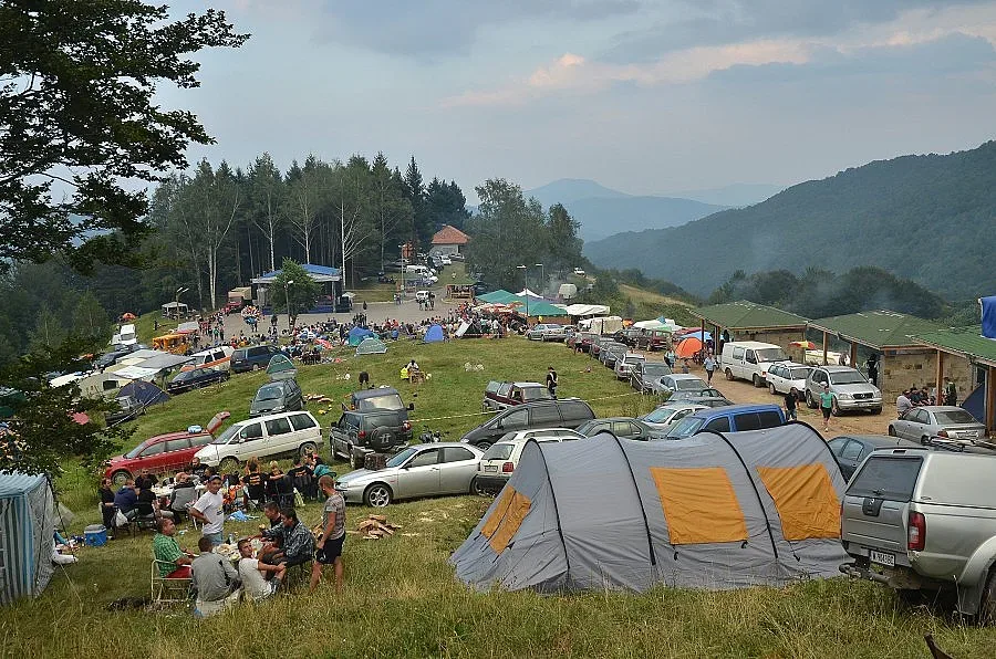 Хиляди куфяха на нощно парти под Копрен