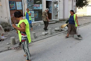 Пиян учител помля антипаркинг колчета