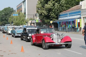 Ретро парад събра мнозина в Каварна