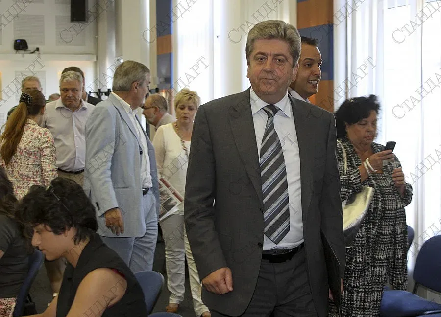 Първанов: Трябва свиване на администрацията