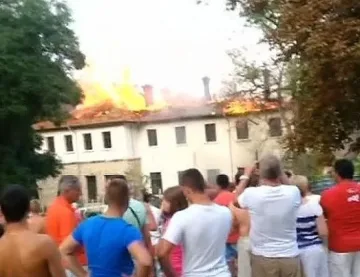  Незагасена цигара подпали детски лагер на морето