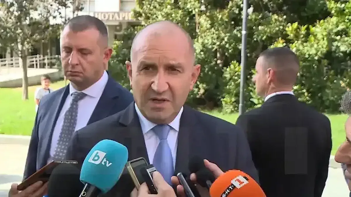 Радев се произнесе за инцидента със самолета на Урсула фон дер Лайен