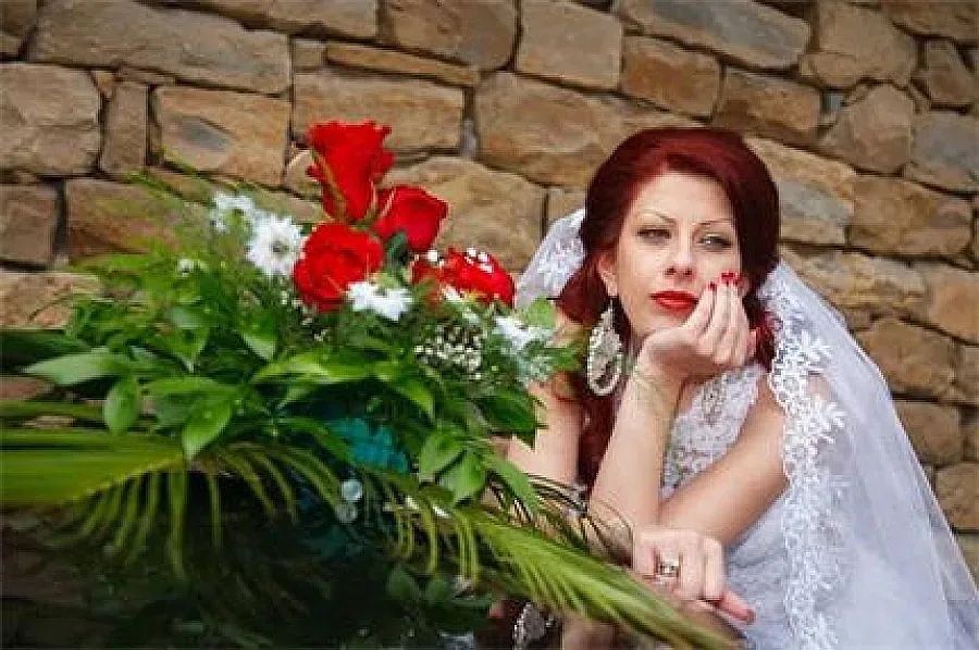 Търсят кой хакна кметски сайт с голи снимки