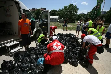 Варна благодари с 4-метров Символ на доброволеца