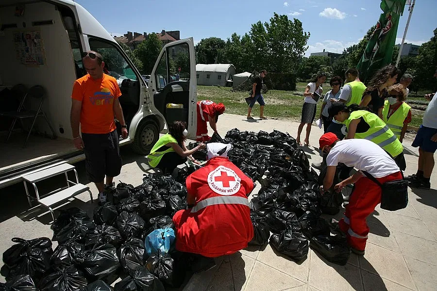 Варна благодари с 4-метров Символ на доброволеца