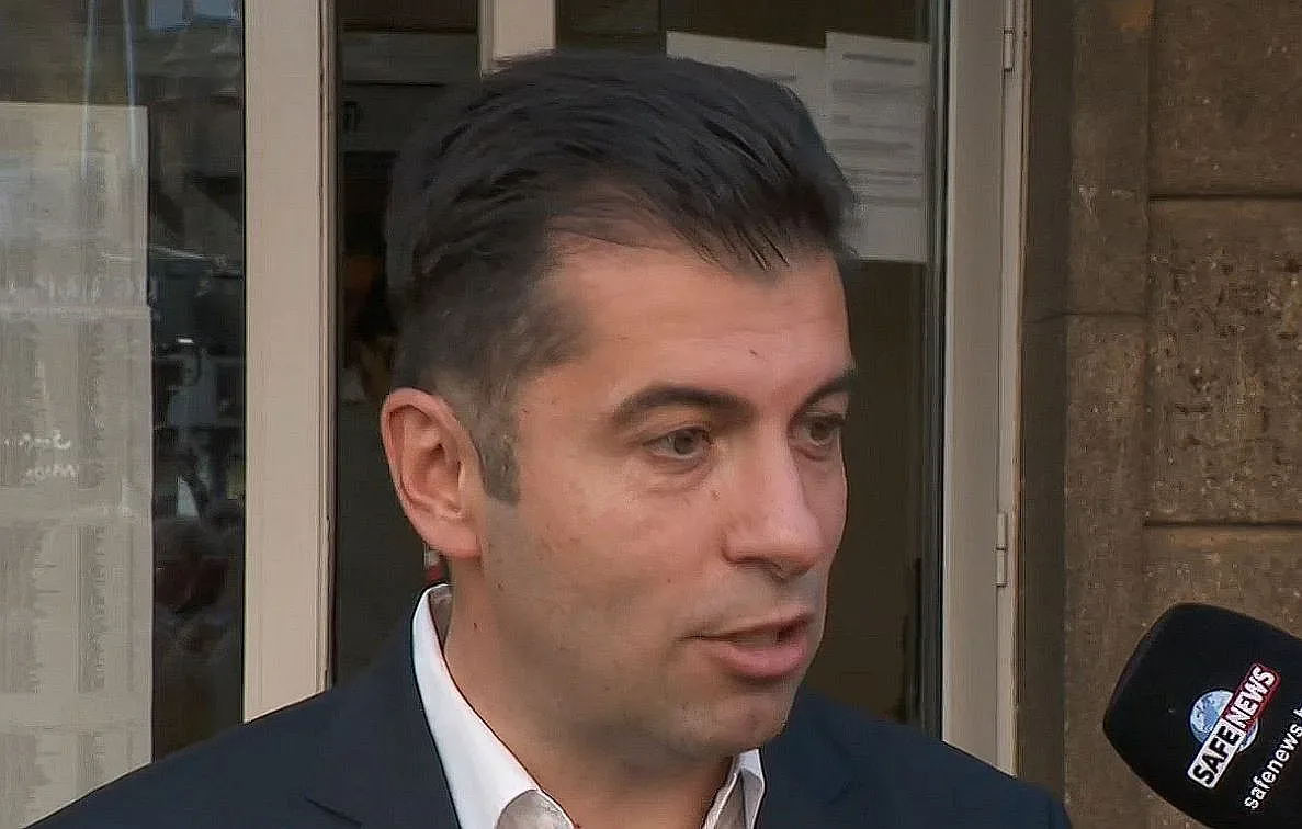 Петков се оплака от високо недоверие между партиите