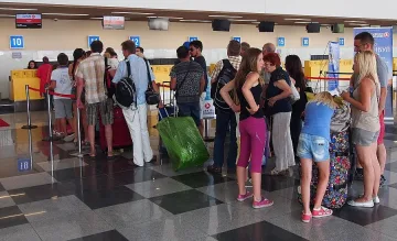 8300 столичани в повече за година