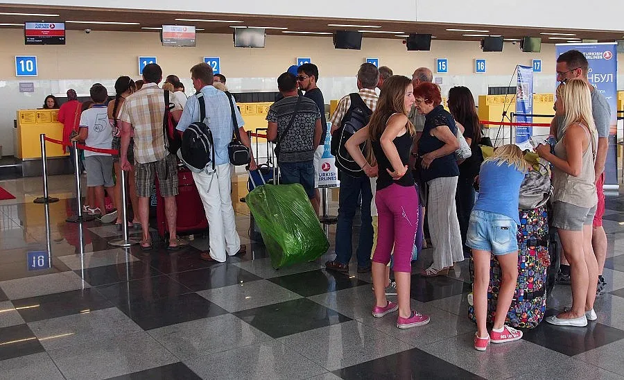 8300 столичани в повече за година