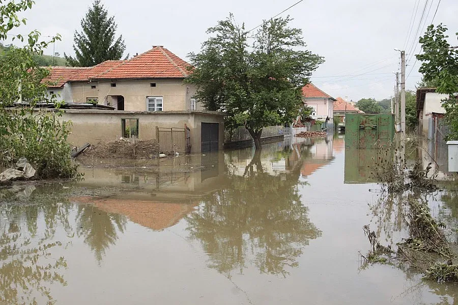 Подпочвени води пречат на отводняването в Мизия