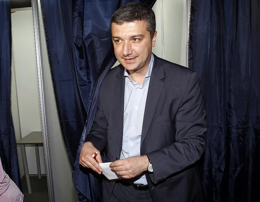 Стойнев: Таксата за ВЕИ щеше да удържи цената на тока