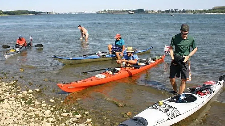 80-годишна германка гребе по Дунав
