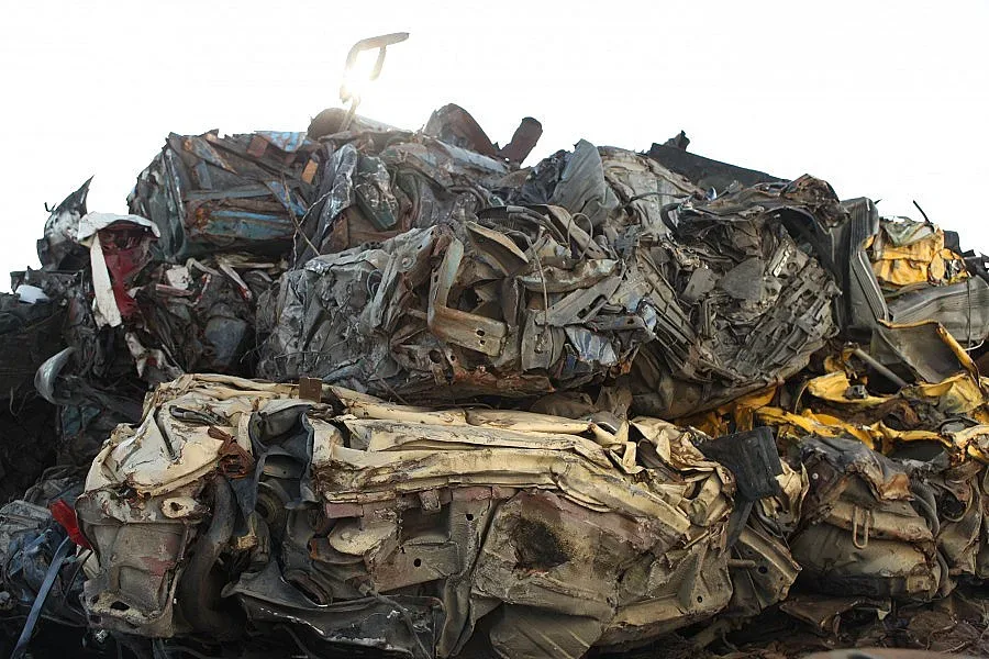 Плащат през банка за печка за скрап