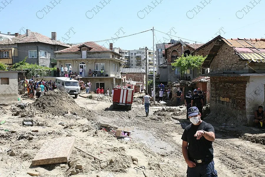 БЧК даде по 850 лв. на пострадалите от потопа в Аспарухово
