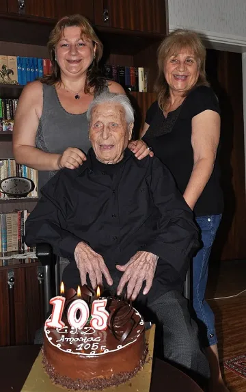 Най-възрастният хасковлия посрещна 105-та си годишнина с още един наследник 