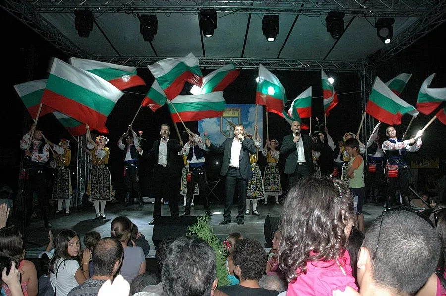 Влакът направил Земен град