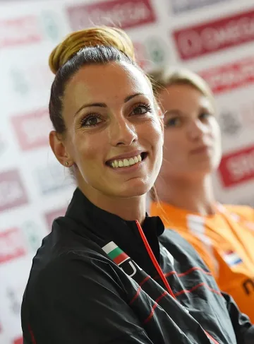 Лесни серии за Ивет и Инна