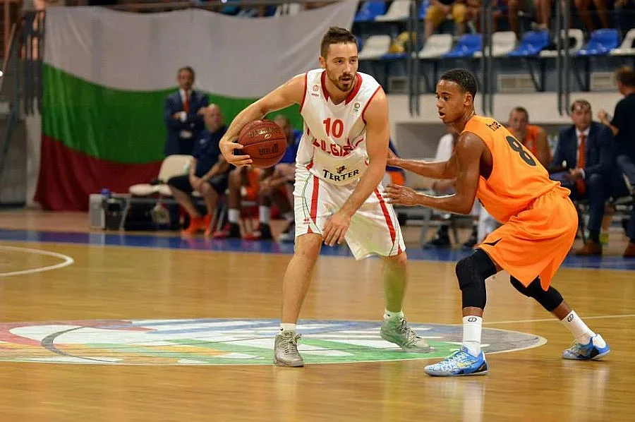 Холандски шамар за баскетболистите