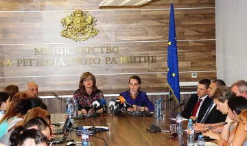 Захариева: Няма риск за парите за саниране в КТБ