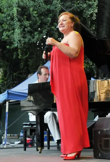 Стефка Оникян се развихри за ЧРД