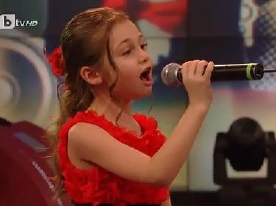 Крисия пее в Деня на Варна