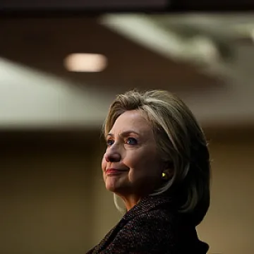 Клинтън се разграничи от външната политика на Обама