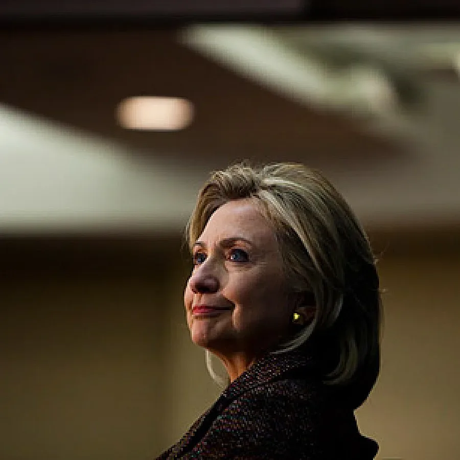 Клинтън се разграничи от външната политика на Обама