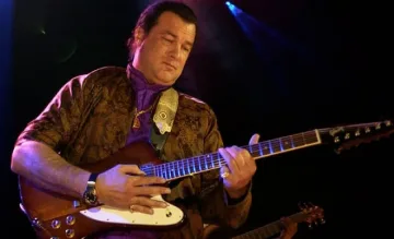 Стивън Сегал свири за опълченците