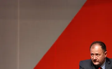 Миков с почивка за червени апаратчици