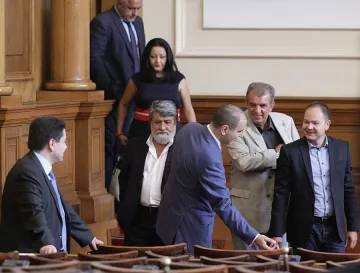 ГЕРБ се оплака от орязани заплати